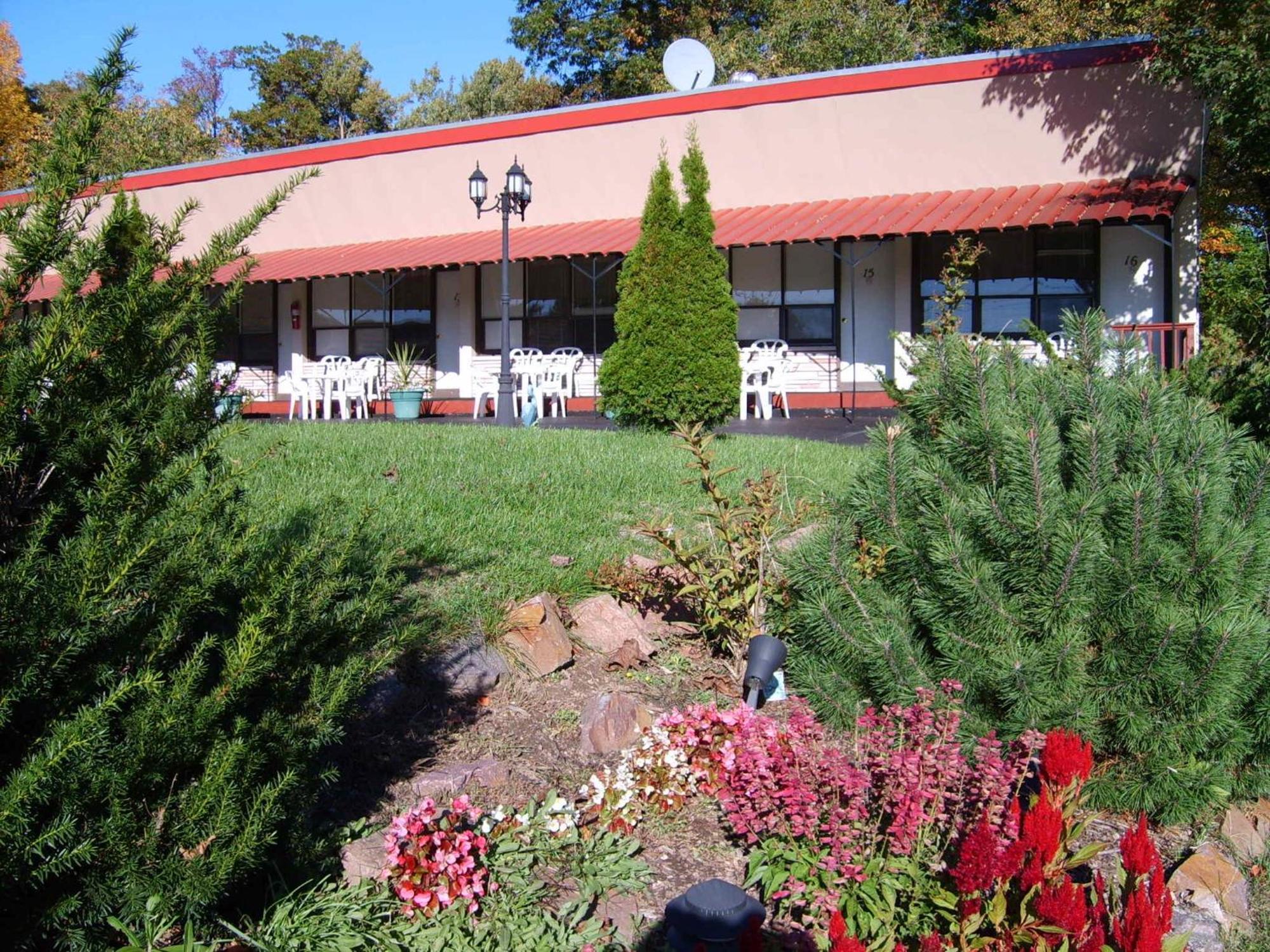 Capricorn Motel Royale 1000 Islands Lansdowne ภายนอก รูปภาพ