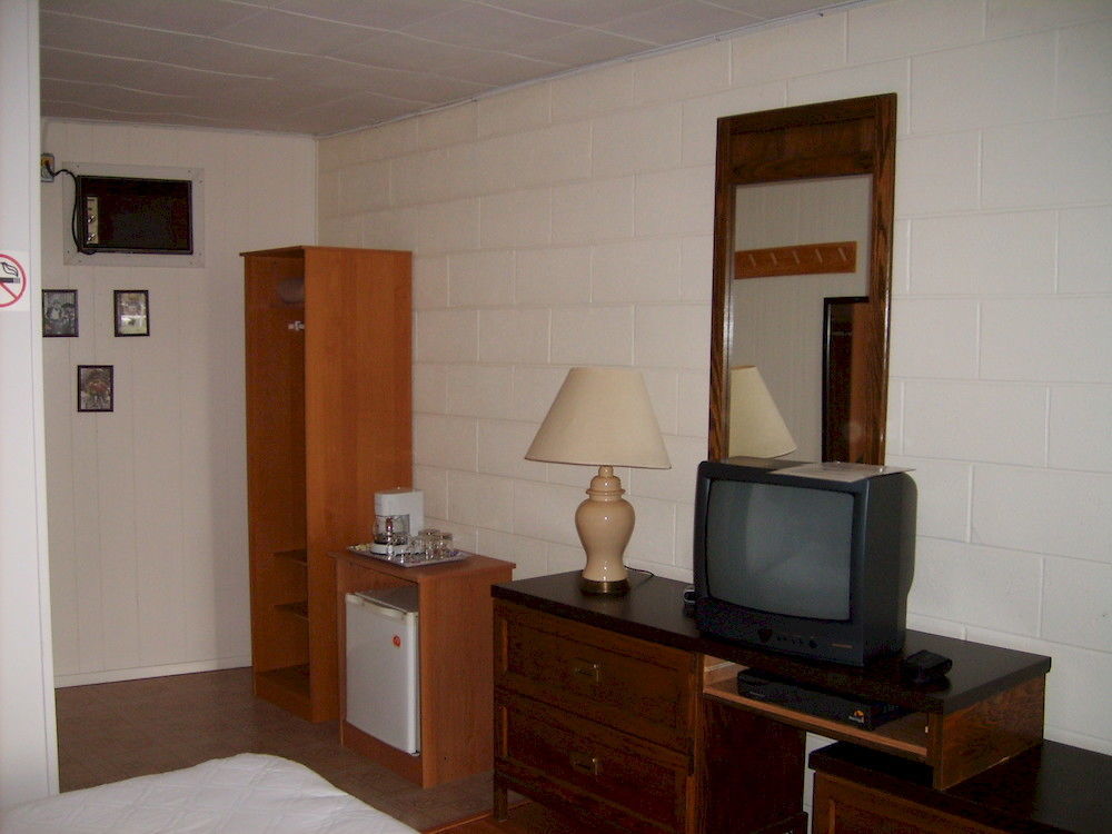 Capricorn Motel Royale 1000 Islands Lansdowne ภายนอก รูปภาพ