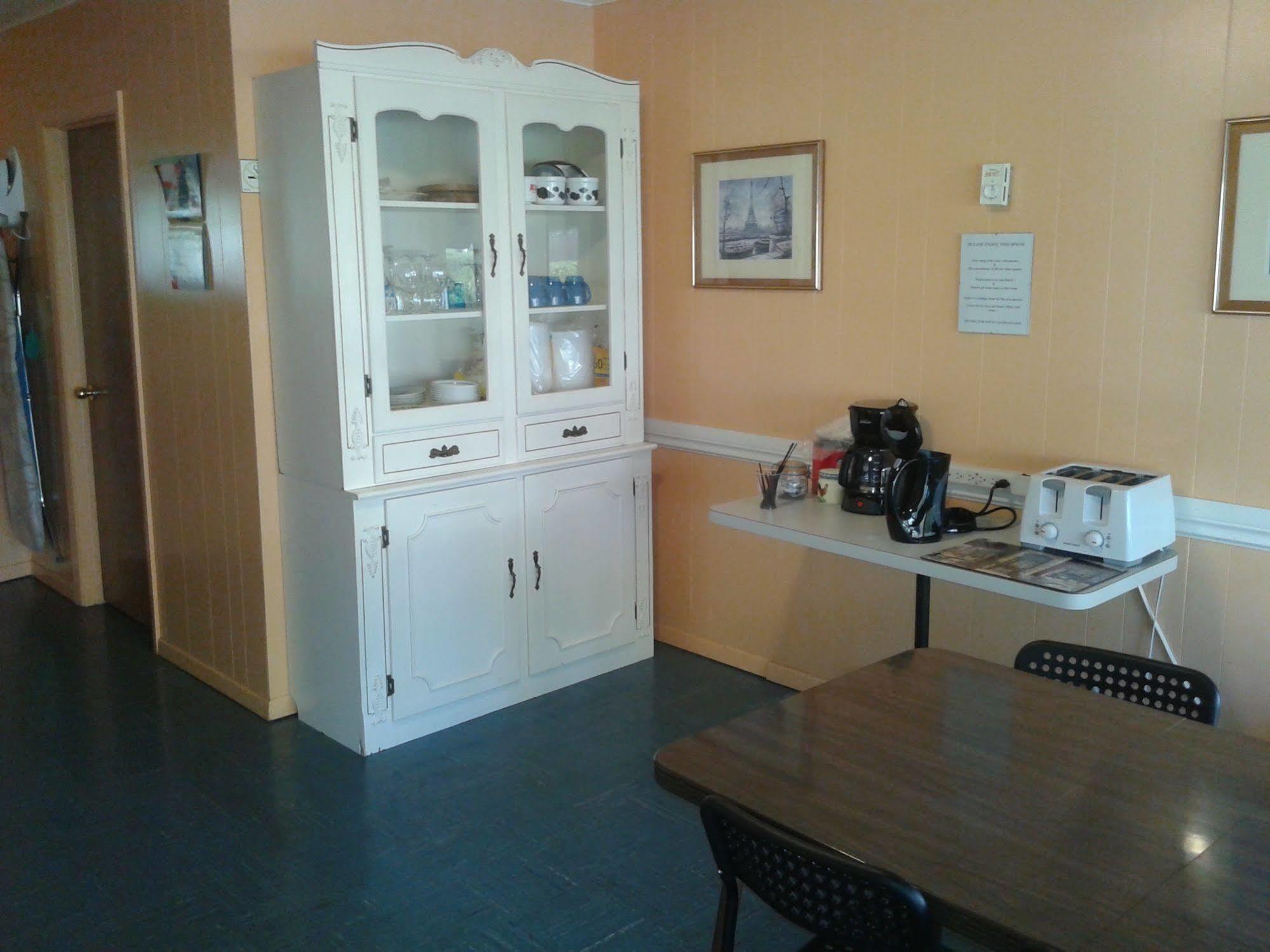 Capricorn Motel Royale 1000 Islands Lansdowne ภายนอก รูปภาพ