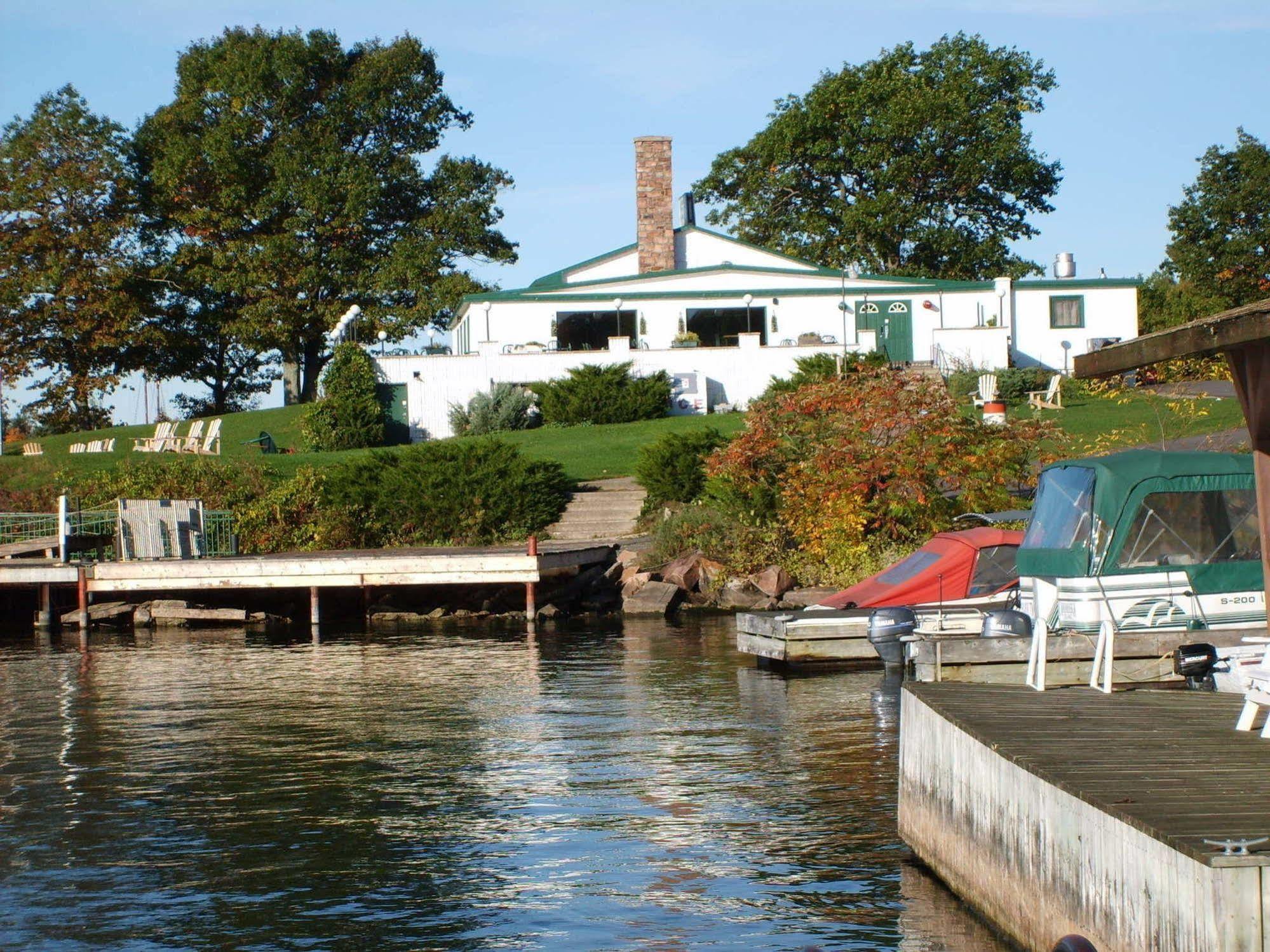 Capricorn Motel Royale 1000 Islands Lansdowne ภายนอก รูปภาพ