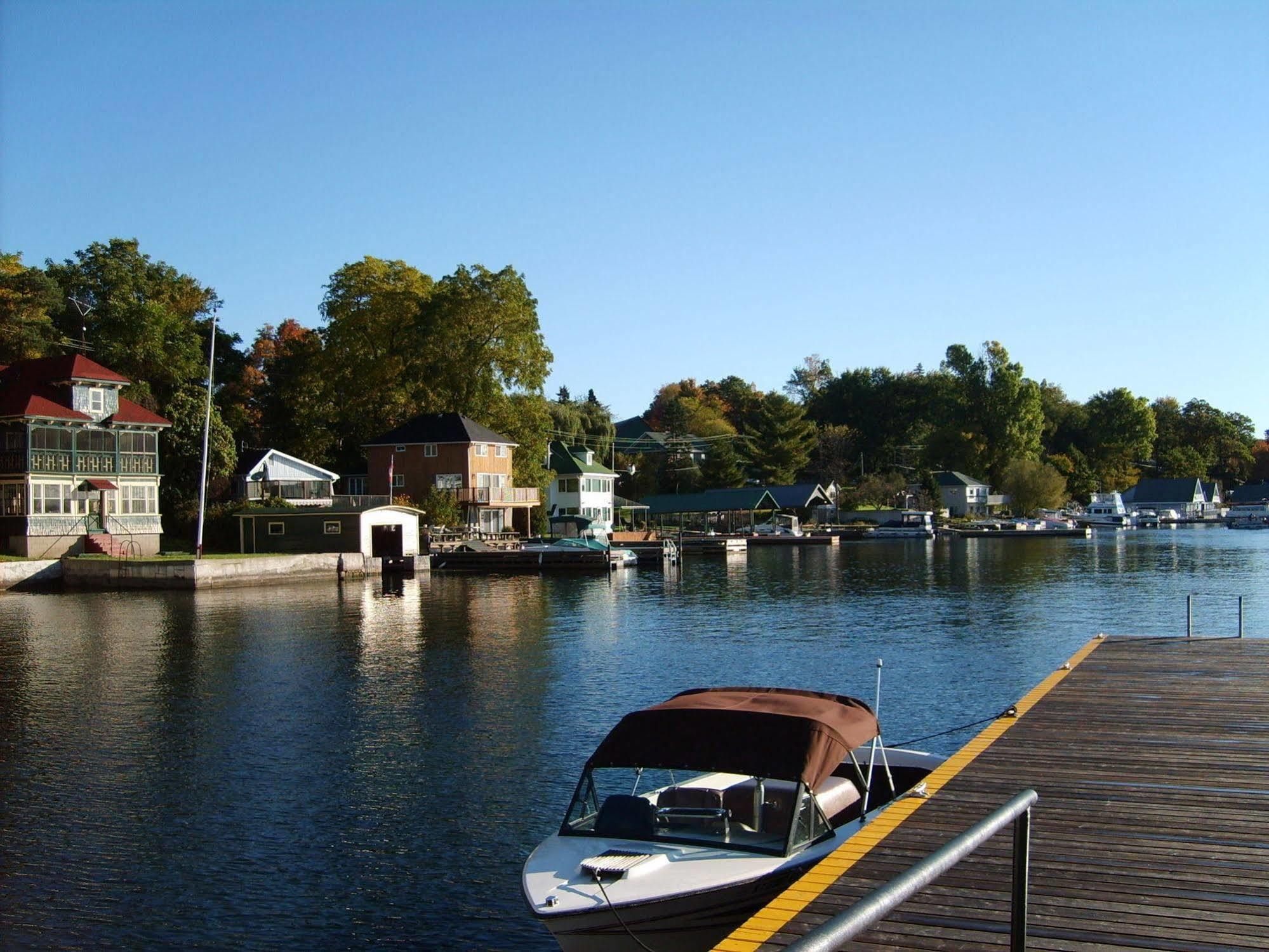 Capricorn Motel Royale 1000 Islands Lansdowne ภายนอก รูปภาพ