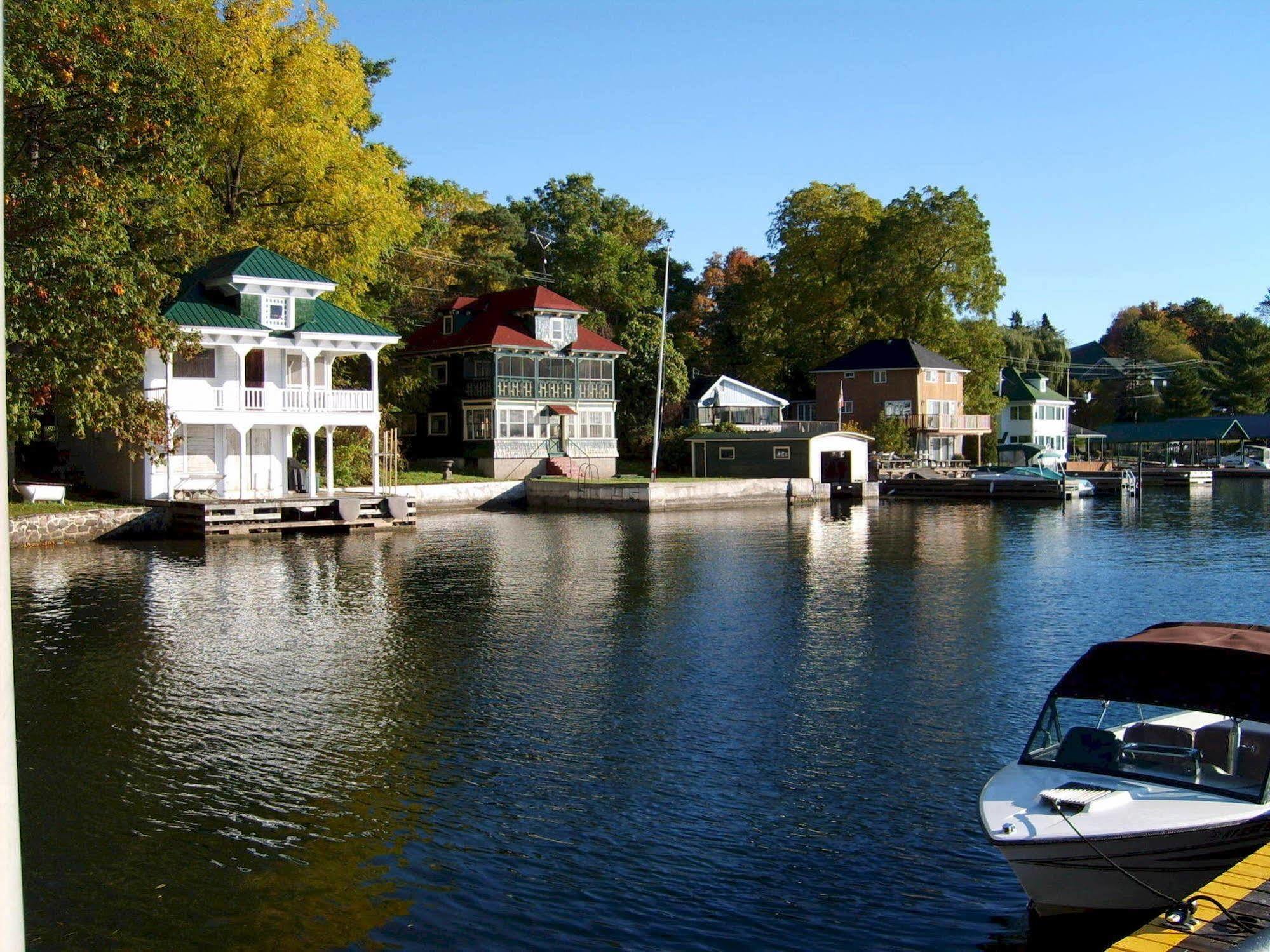 Capricorn Motel Royale 1000 Islands Lansdowne ภายนอก รูปภาพ